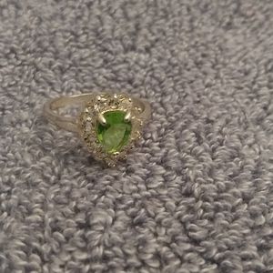 GREEN & CLEAR CRYSTALS AROUND STERLING SILVER RING SIZE 8